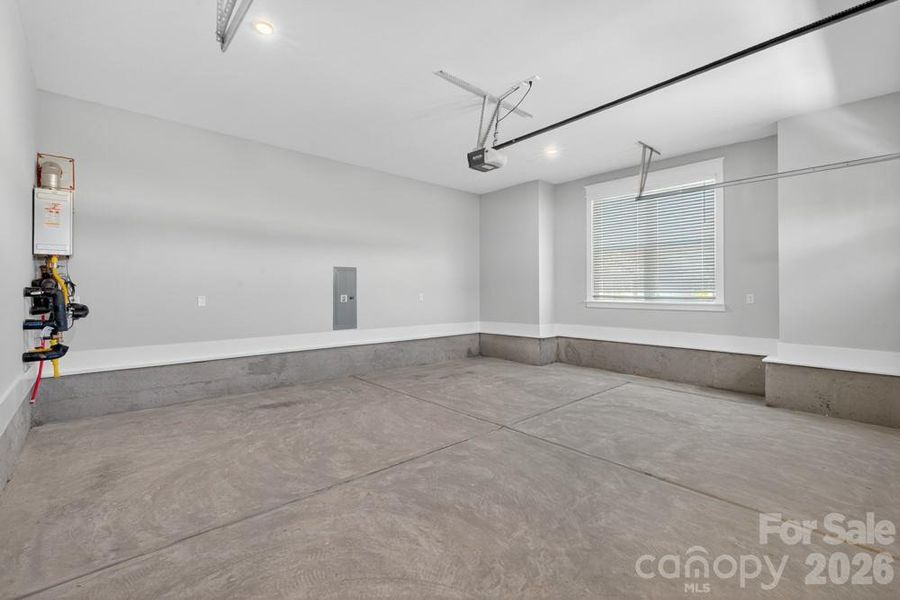 Spacious, unfurnished interior of a new home in Stoneridge Hills, Rock Hill (Image 28).