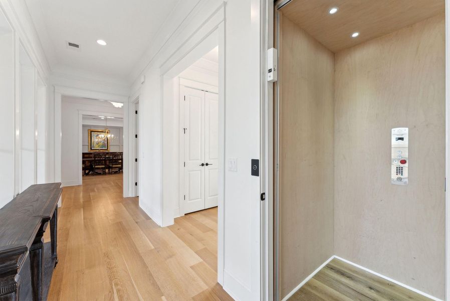 Spacious, unfurnished interior of a new home in Daniel Island Park, Charleston (Image 26).