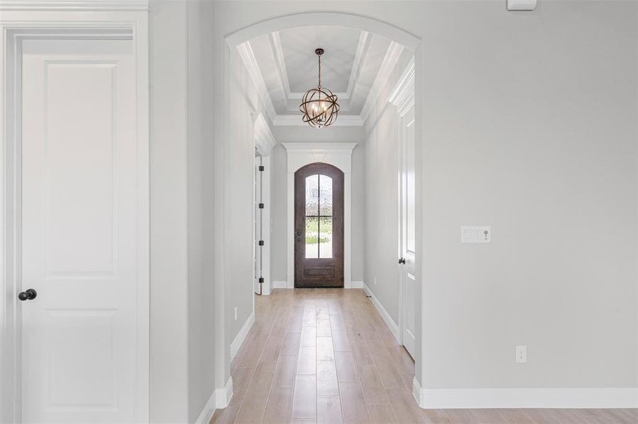 Spacious, unfurnished interior of a new home in Pecan Plantation, Granbury (Image 34).