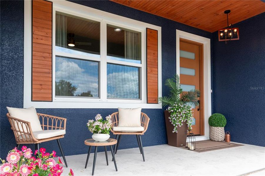 Exterior details and patio area of a home in , Dunnellon (Image 4).