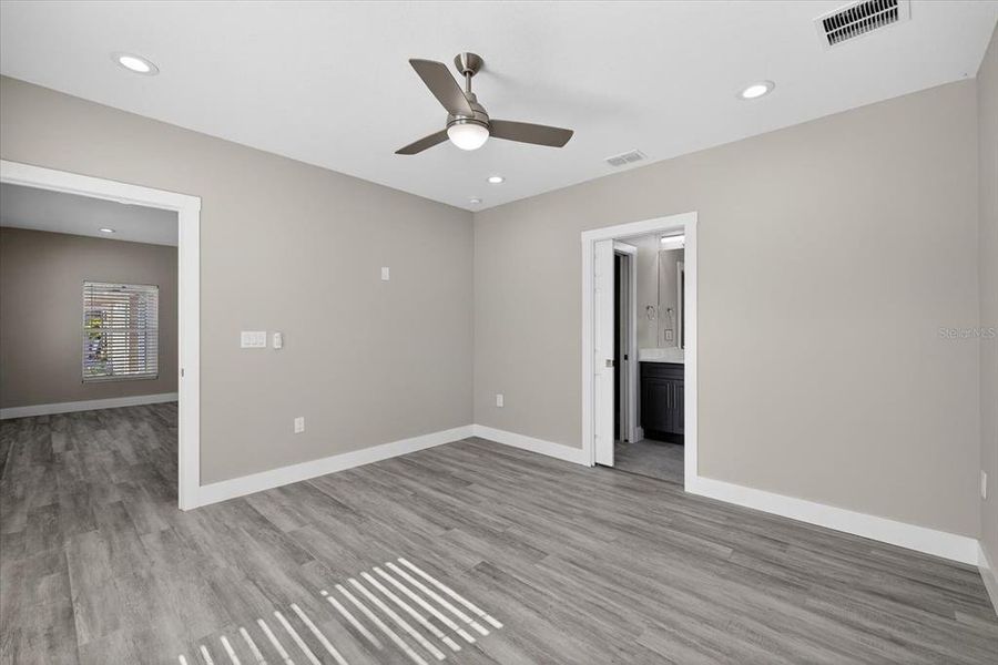 Spacious, unfurnished interior of a new home in , St. Petersburg (Image 60).