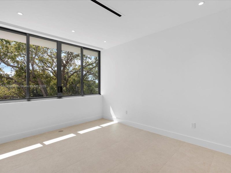 Spacious, unfurnished interior of a new home in , Miami Shores (Image 49).