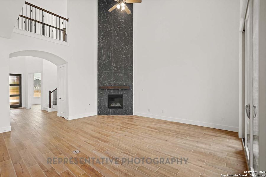 Spacious, unfurnished interior of a new home in Briggs Ranch, San Antonio (Image 4).