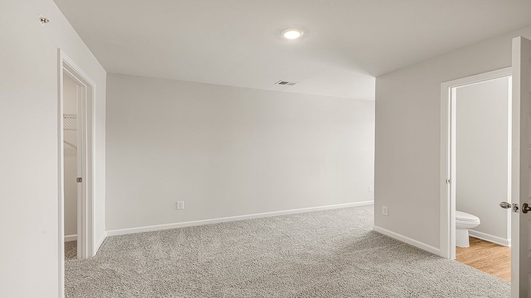 Spacious, unfurnished interior of a new home in Echo Glen, Stockbridge (Image 28).