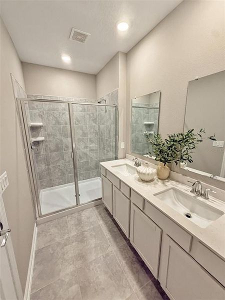 Furnished interior view inside a new home in , Orlando (Image 10).