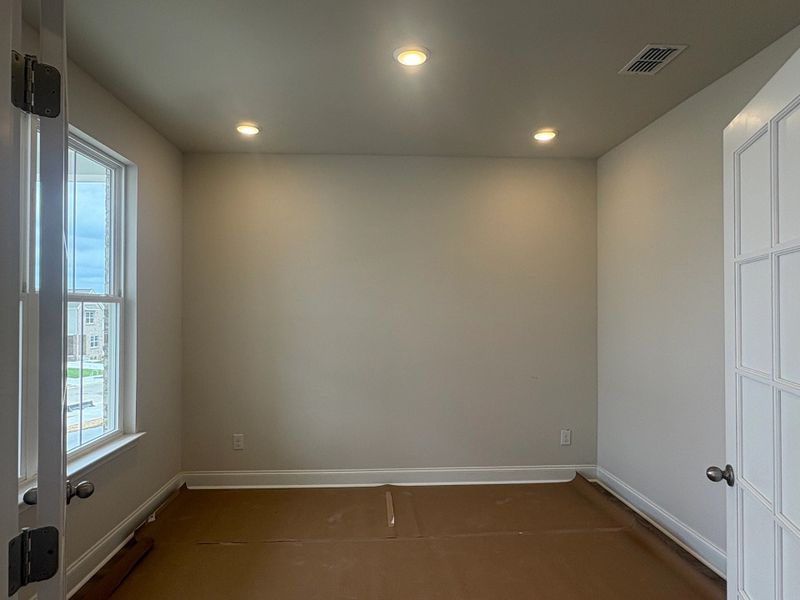 Spacious, unfurnished interior of a new home in Cades Bluff, Lebanon (Image 7).