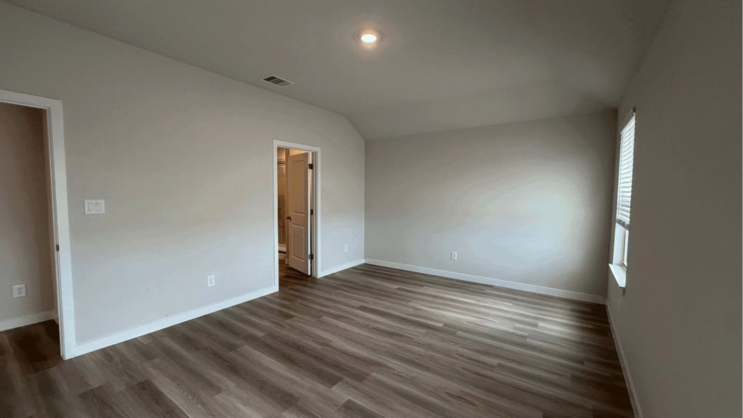 Spacious, unfurnished interior of a new home in Royal Oak South, Corpus Christi (Image 7).