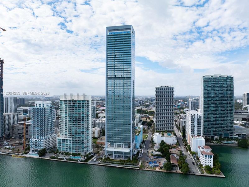 Condo located in Miami, FL showcasing its design and architecture (Image 37).