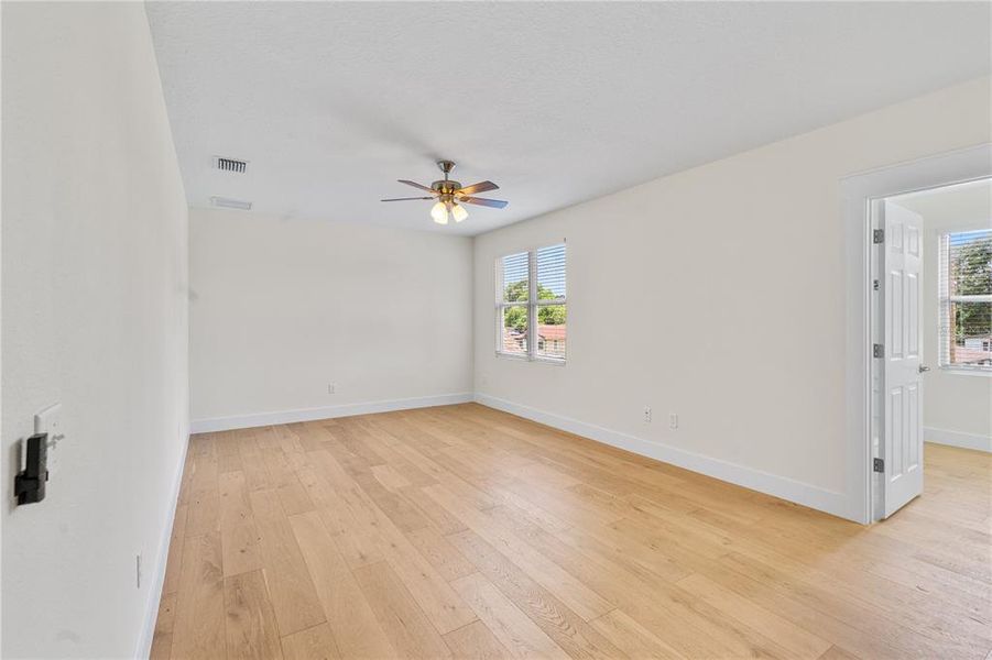 Spacious, unfurnished interior of a new home in , Sanford (Image 23).