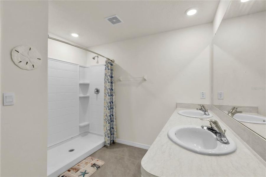 Furnished interior view inside a new home in River Park, Tampa (Image 5).