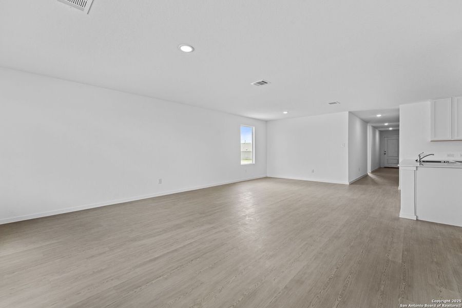 Spacious, unfurnished interior of a new home in Lodi Grove, Floresville (Image 19). Spacious, unfurnished interior of a new home in Lodi Grove, Floresville (Image 19).