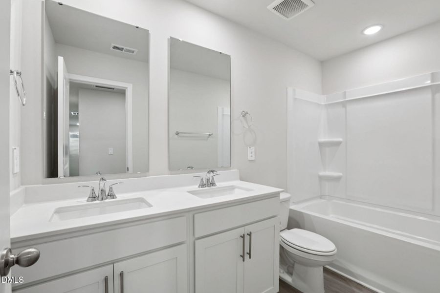 30-web-or-mls-Raleigh- River Glen-36 Hof