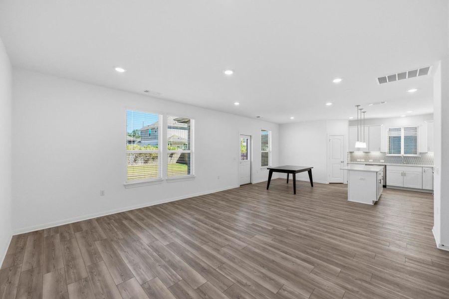 Spacious, unfurnished interior of a new home in East Parke, Austin (Image 23). Spacious, unfurnished interior of a new home in East Parke, Austin (Image 23).