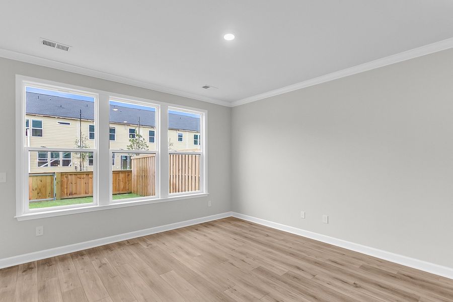 Spacious, unfurnished interior of a new home in Pineland Preserve, Summerville (Image 20).