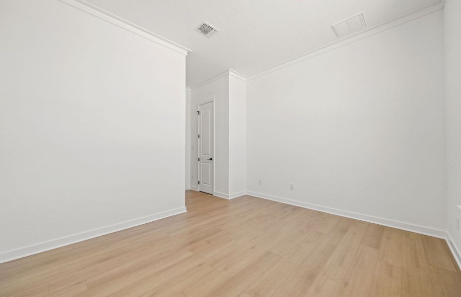 Spacious, unfurnished interior of a new home in 6 Creeks, Kyle (Image 48).