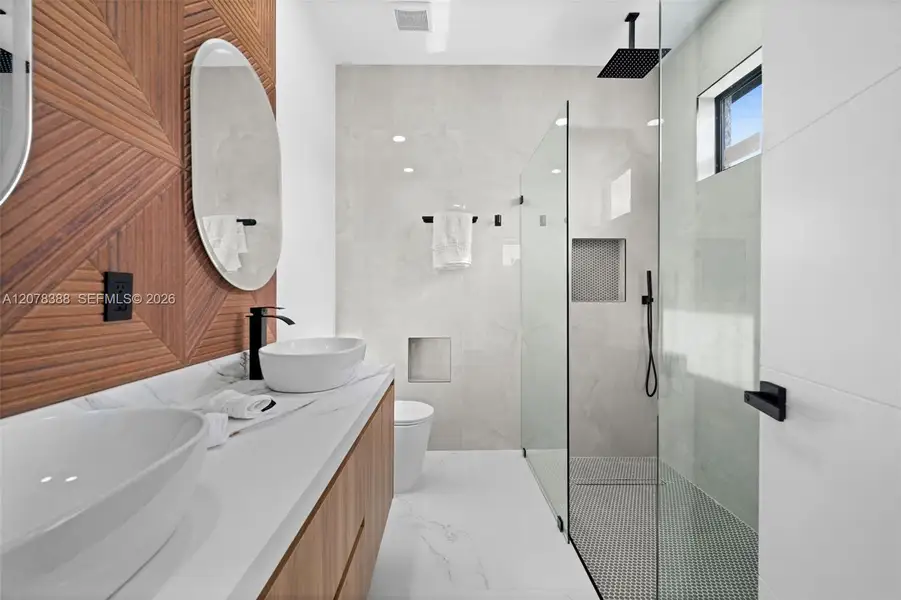 Furnished interior view inside a new home in , Cape Coral (Image 12).