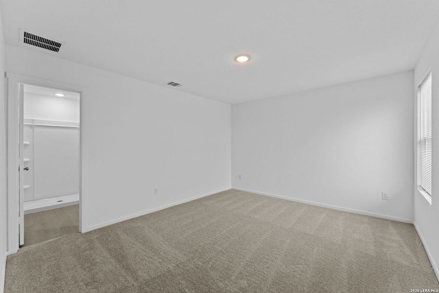 Spacious, unfurnished interior of a new home in Guadalupe Ridge, New Braunfels (Image 25).