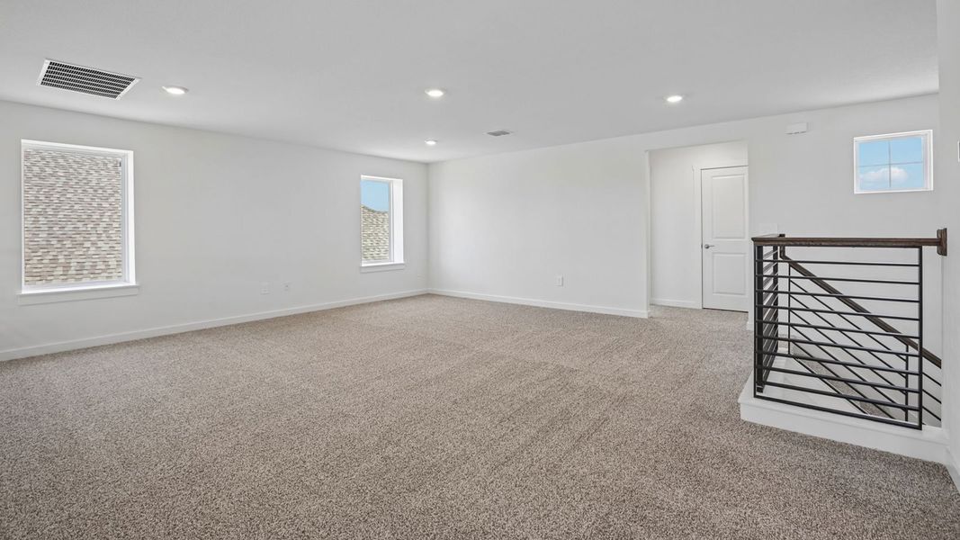 Spacious, unfurnished interior of a new home in Rosenbusch Ranch, Leander (Image 37).