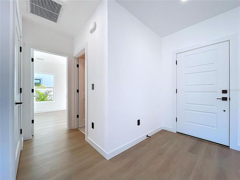 Spacious, unfurnished interior of a new home in , St. Petersburg (Image 48).