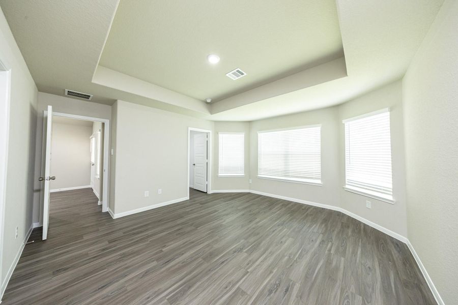 Spacious, unfurnished interior of a new home in Mackenzie Creek, Conroe (Image 14). Spacious, unfurnished interior of a new home in Mackenzie Creek, Conroe (Image 14).