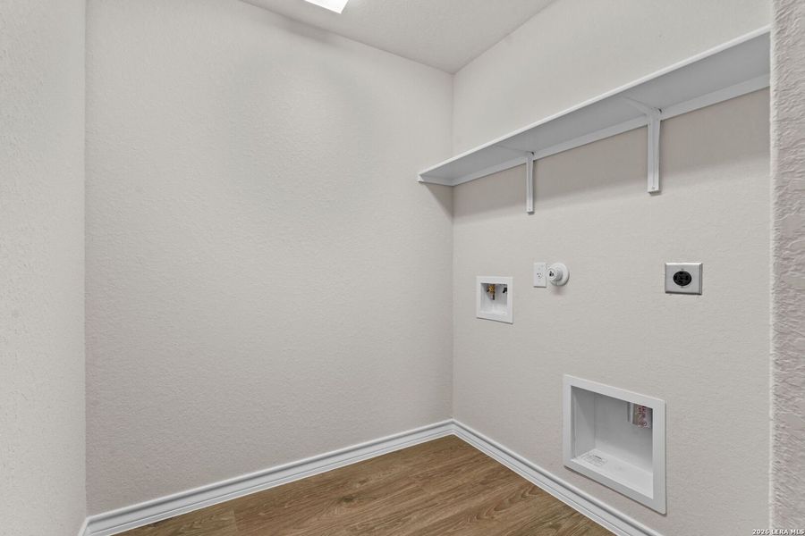 Spacious, unfurnished interior of a new home in Steele Creek, Cibolo (Image 27).