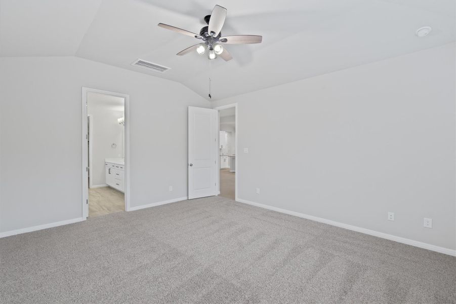 Spacious, unfurnished interior of a new home in Crescent Bluff, Georgetown (Image 22). Spacious, unfurnished interior of a new home in Crescent Bluff, Georgetown (Image 22).
