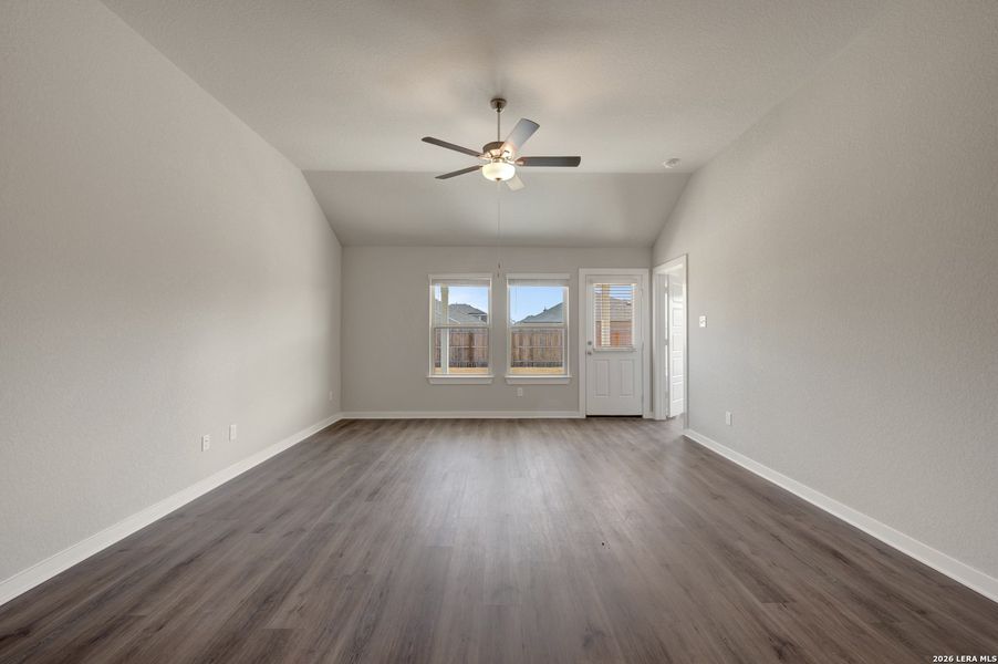 Spacious, unfurnished interior of a new home in Winding Brook, San Antonio (Image 24). Spacious, unfurnished interior of a new home in Winding Brook, San Antonio (Image 24).