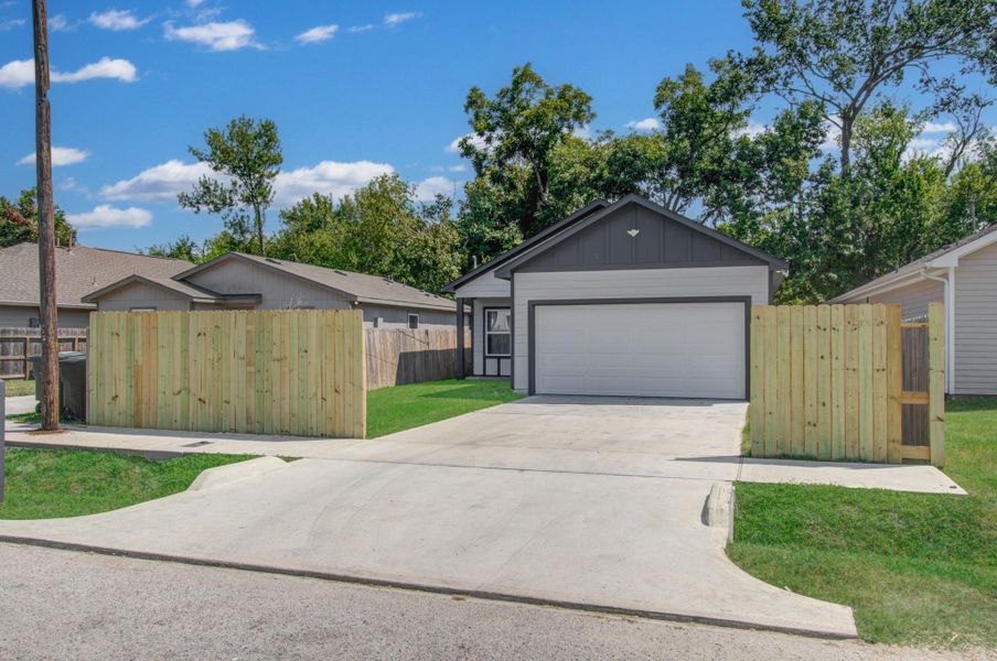 Front exterior of a new home in , Houston, TX, highlighting curb appeal (Image 2). Front exterior of a new home in , Houston, TX, highlighting curb appeal (Image 2).