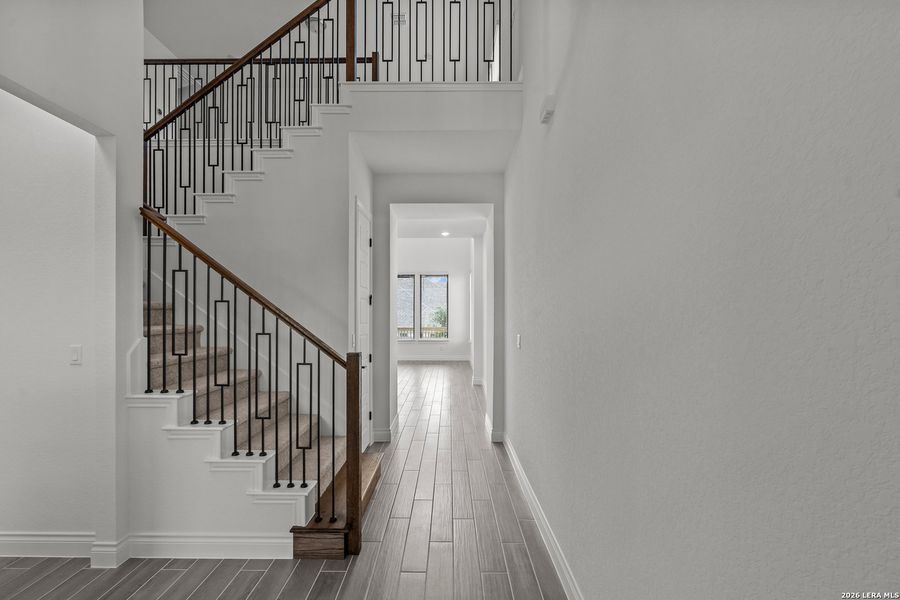Spacious, unfurnished interior of a new home in Bison Ridge, San Antonio (Image 39).