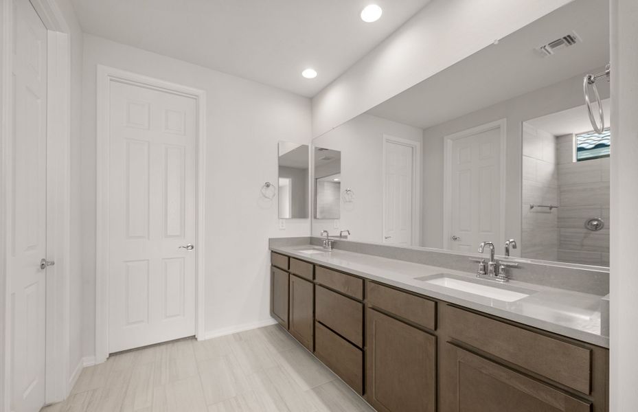 Furnished interior view inside a new home in Allen Ranches, Litchfield Park (Image 11).