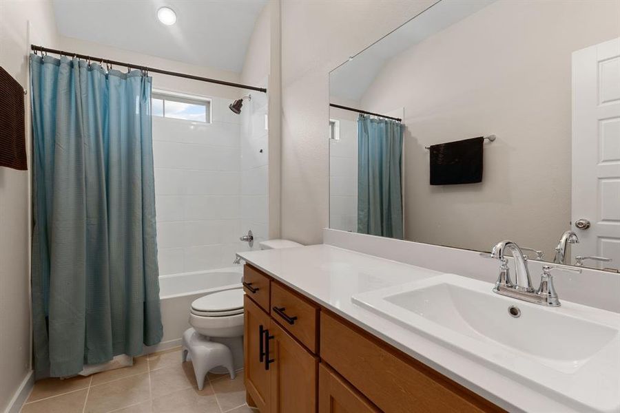 Furnished interior view inside a new home in Elevon, Lavon (Image 31).