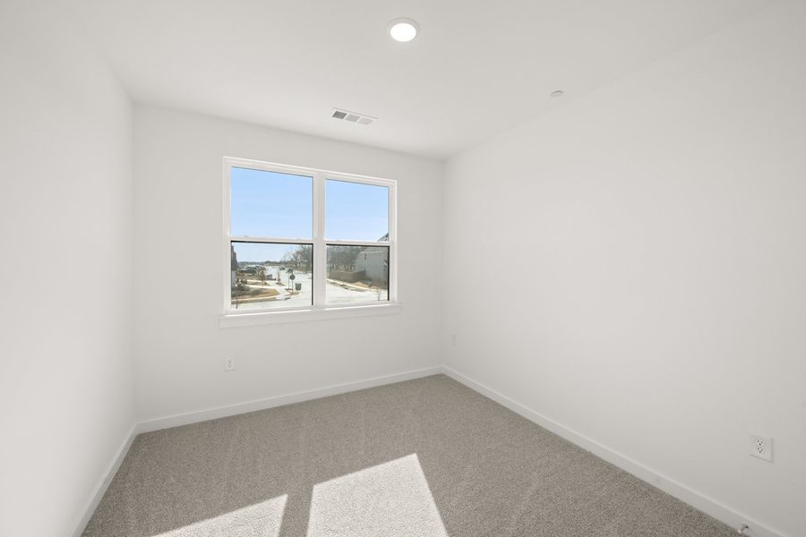 Spacious, unfurnished interior of a new home in Wildridge, Oak Point (Image 23).
