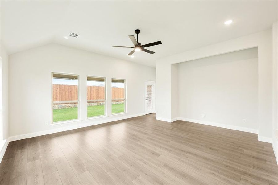 Spacious, unfurnished interior of a new home in Sunset Ridge, Alvarado (Image 20). Spacious, unfurnished interior of a new home in Sunset Ridge, Alvarado (Image 20).