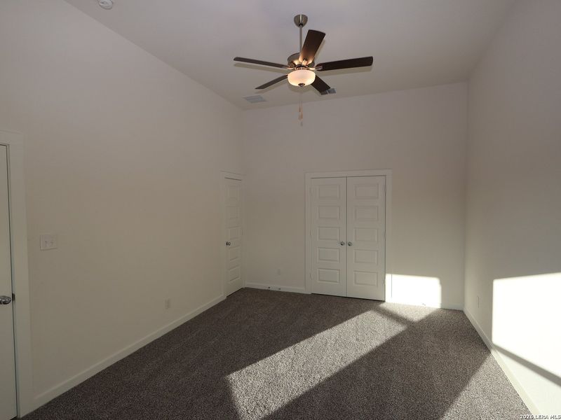 Spacious, unfurnished interior of a new home in Mesquite Ridge, San Antonio (Image 30).