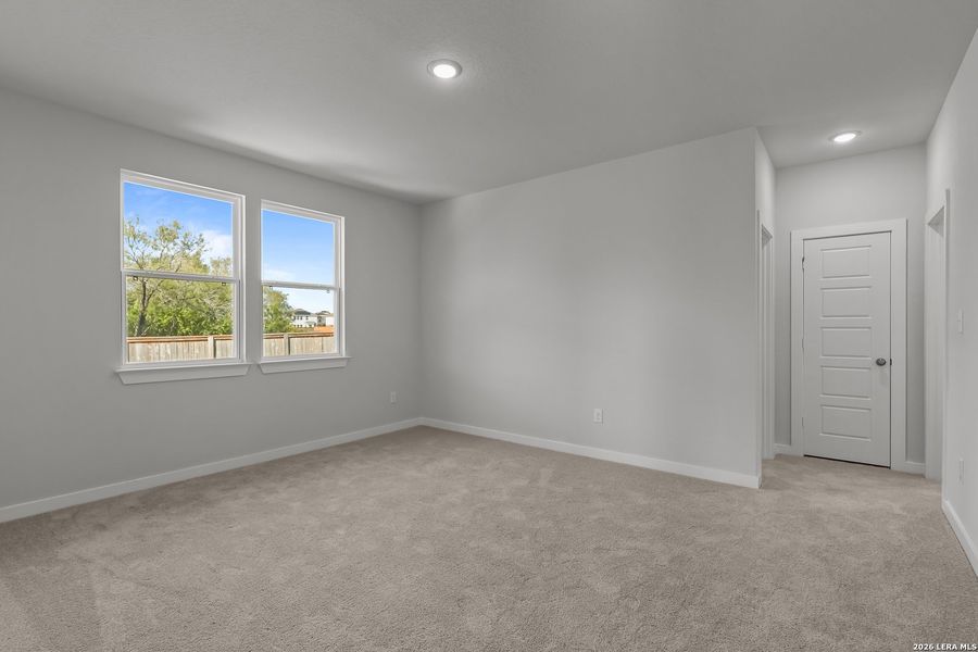 Spacious, unfurnished interior of a new home in Cinco Lakes, San Antonio (Image 21).