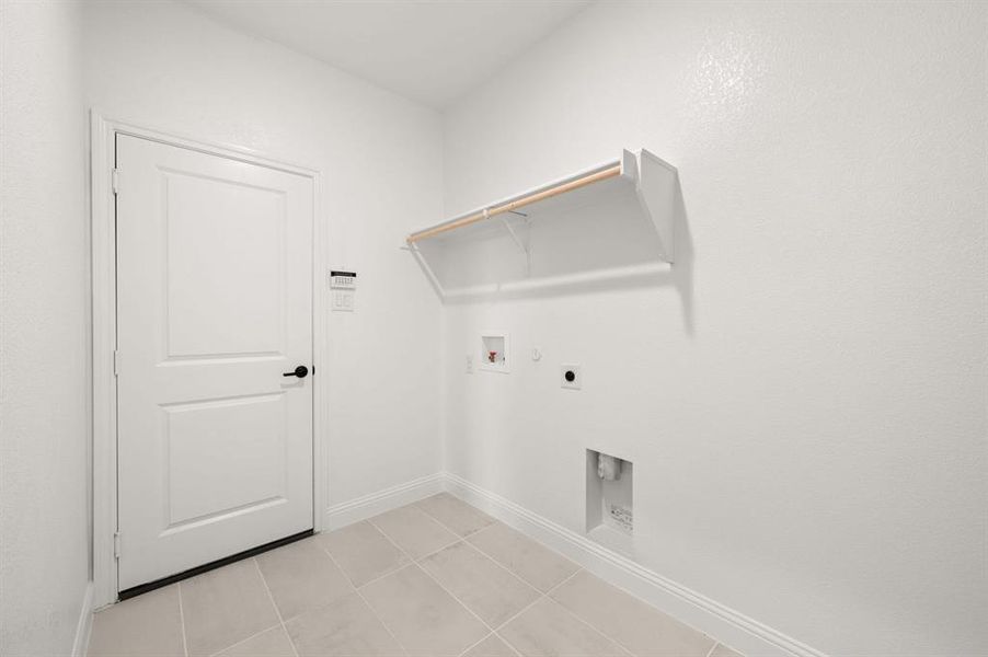 Spacious, unfurnished interior of a new home in Coyote Crossing, Godley (Image 30).