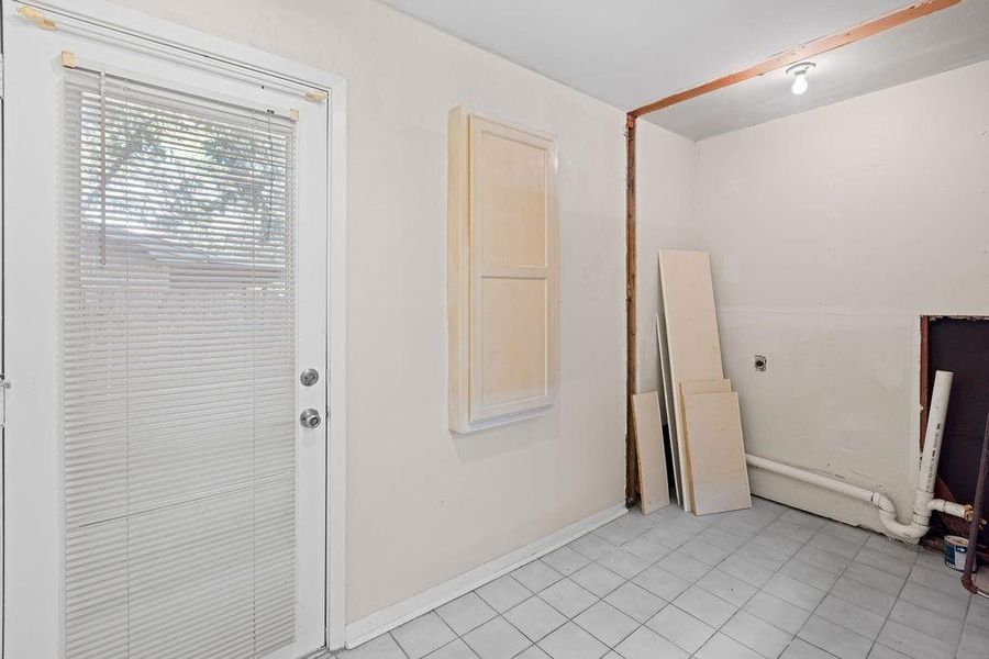 Spacious, unfurnished interior of a new home in , Paris (Image 19).