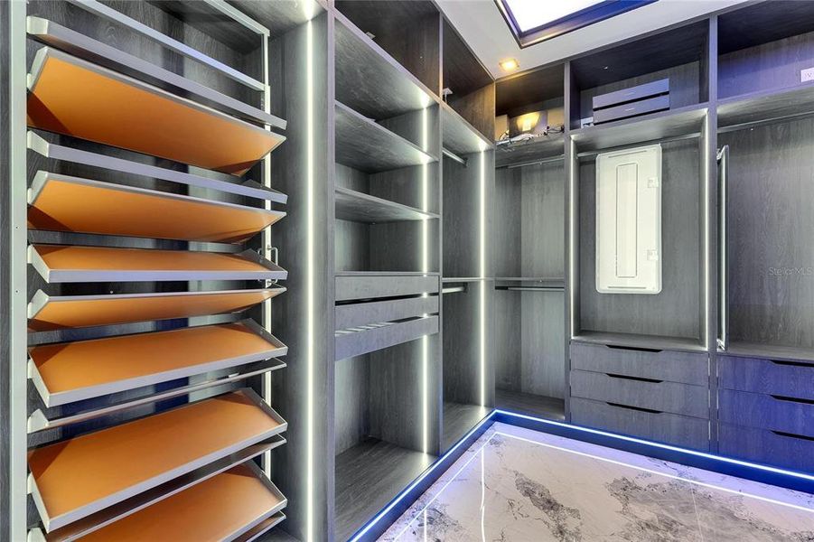 Furnished interior view inside a new home in , Apollo Beach (Image 13).