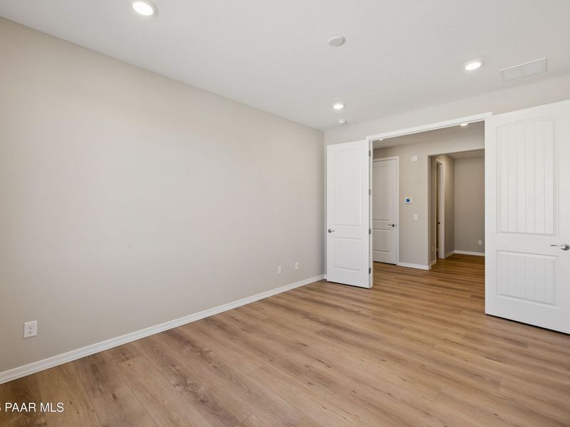 Spacious, unfurnished interior of a new home in North Ridge at Pronghorn Ranch, Prescott Valley (Image 29).