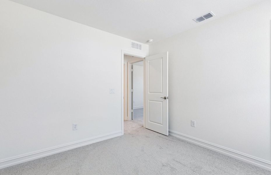 Spacious, unfurnished interior of a new home in Ribbonwood, Aubrey (Image 17).