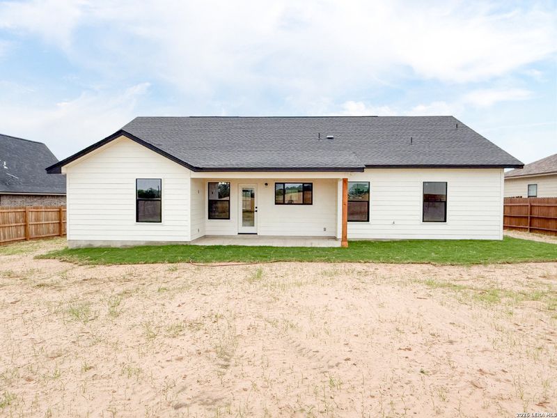 Exterior details and patio area of a home in , Devine (Image 3).