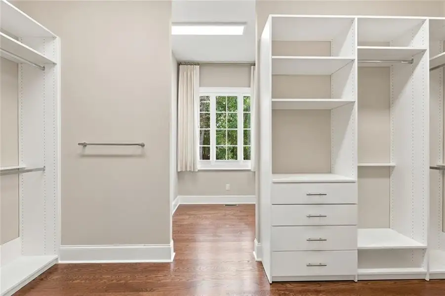 Spacious, unfurnished interior of a new home in , Sandy Springs (Image 27).