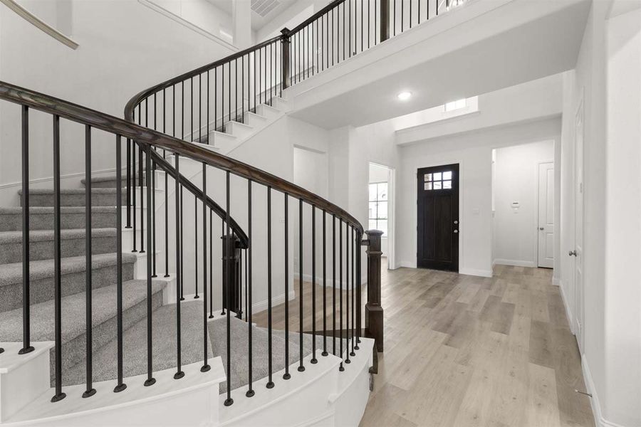 Representative unfurnished interior of a home built from the Brennan II by Pacesetter Homes in Nelson Lake, Rockwall (Image 21).