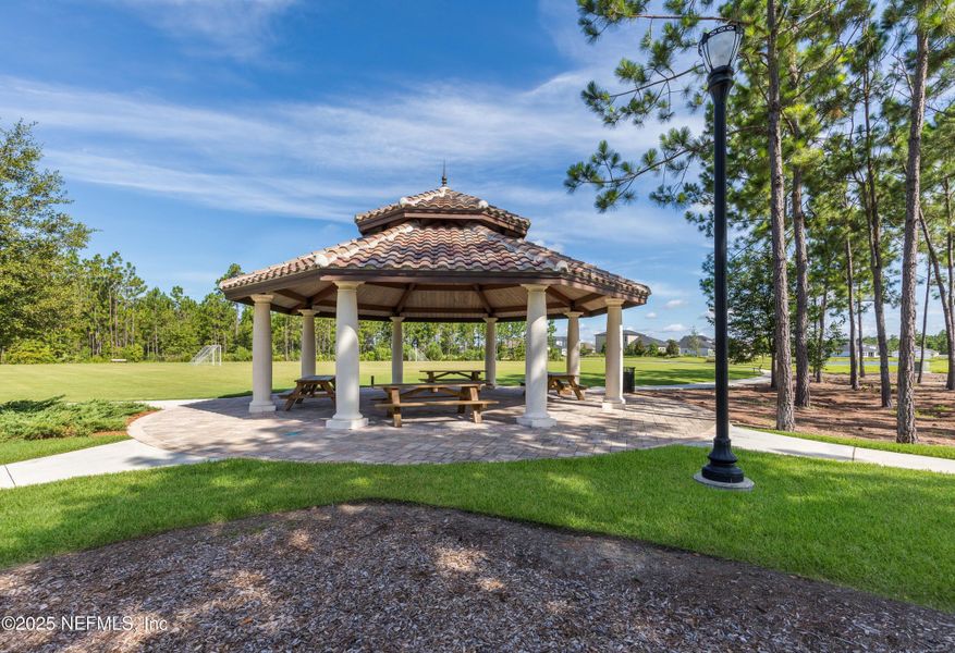 Community amenities in Tributary, Yulee (Image 16).
