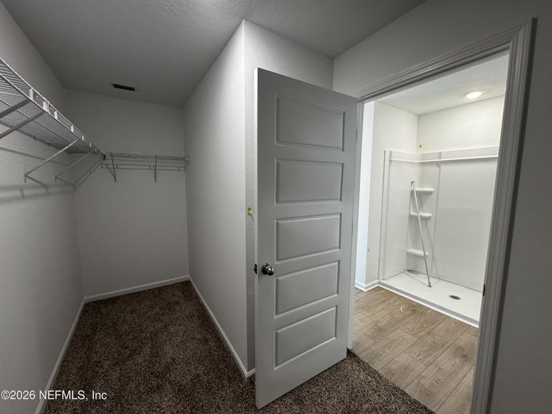 Spacious, unfurnished interior of a new home in Copes Landing, Jacksonville (Image 26).