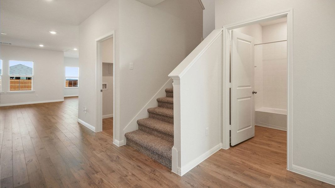 Spacious, unfurnished interior of a new home in Thunder Rock, Marble Falls (Image 13).