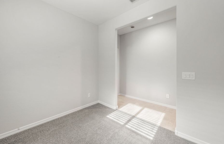 Spacious, unfurnished interior of a new home in El Cidro, Goodyear (Image 14).