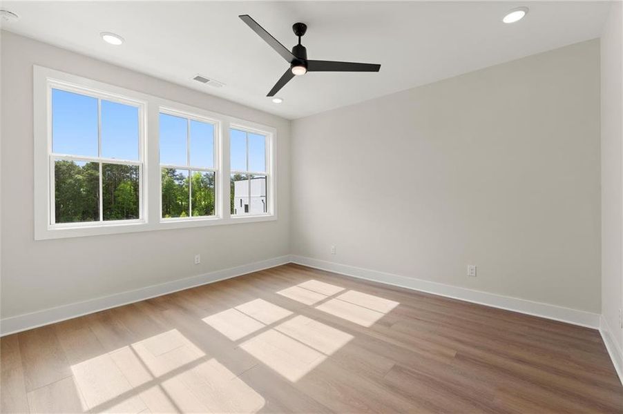 Spacious, unfurnished interior of a new home in , Alpharetta (Image 44).