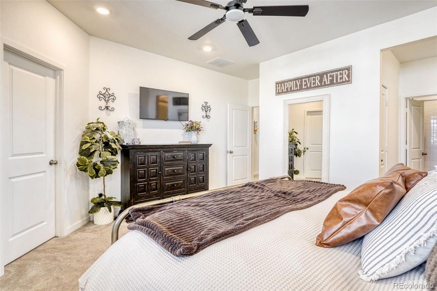 Furnished interior view inside a new home in , Aurora (Image 19).
