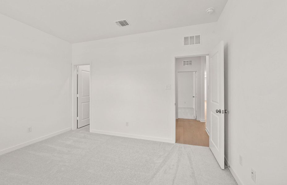 Spacious, unfurnished interior of a new home in Skyview, Belton (Image 30).